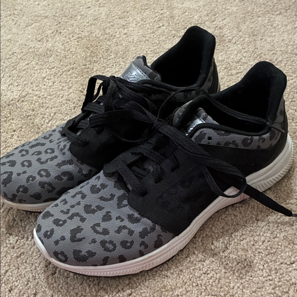 Stylish Leopard Print Women's Sneakers